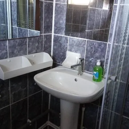 Gillda Gazde/Camere de închiriat Costineşti