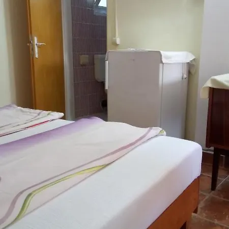 Gazde/Camere de închiriat Gillda