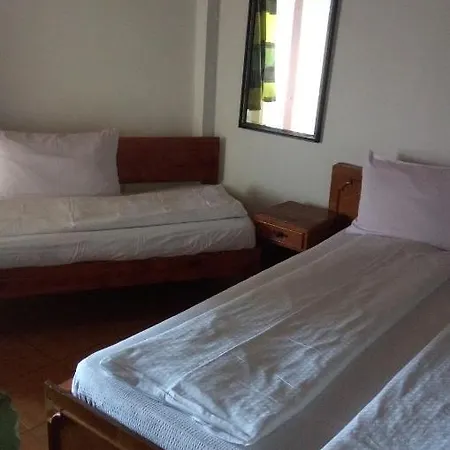 Gillda Gazde/Camere de închiriat *