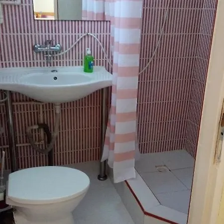 Gillda Gazde/Camere de închiriat