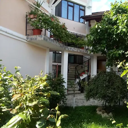 Gillda Gazde/Camere de închiriat Costineşti
