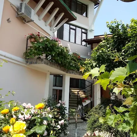 Gazde/Camere de închiriat Gillda
