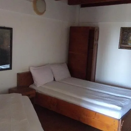 Gillda Gazde/Camere de închiriat
